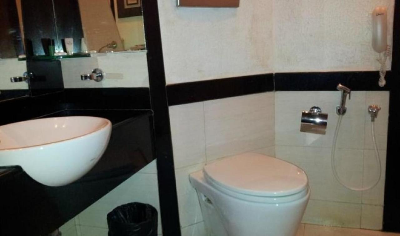 Hotel Sp Grand Karur  Kültér fotó